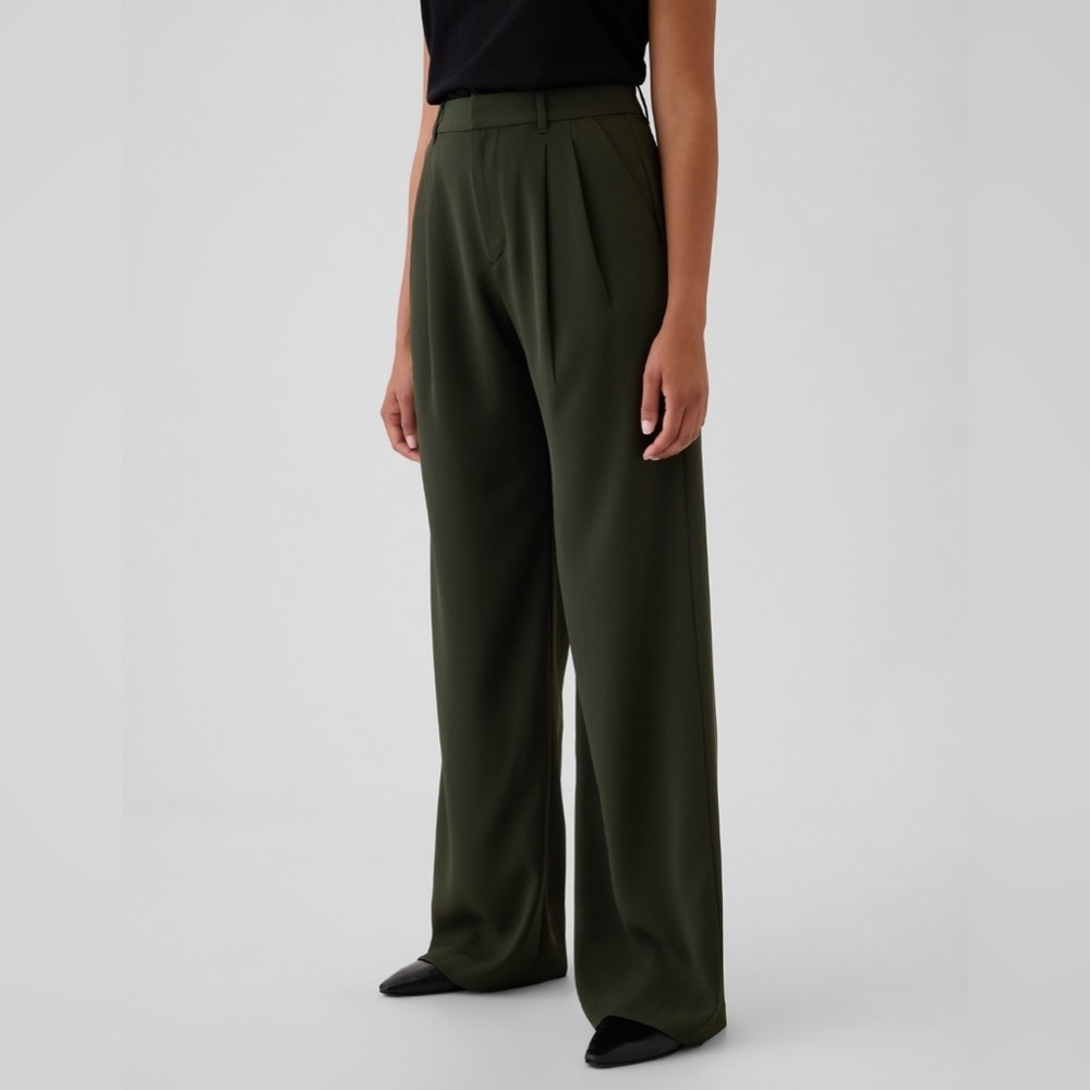 NWT! GAP Forbidden Forest Green 365 High Rise Pleated Trousers - Size 0 Petite 🩷